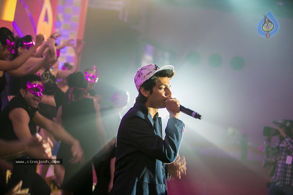 Stars at SIIMA 2013 Awards 02 - 25 / 204 photos