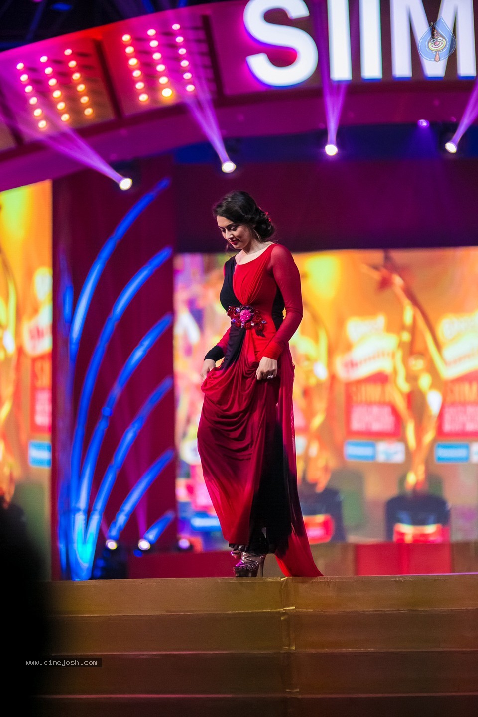 Stars at SIIMA 2013 Awards 02 - 34 / 204 photos