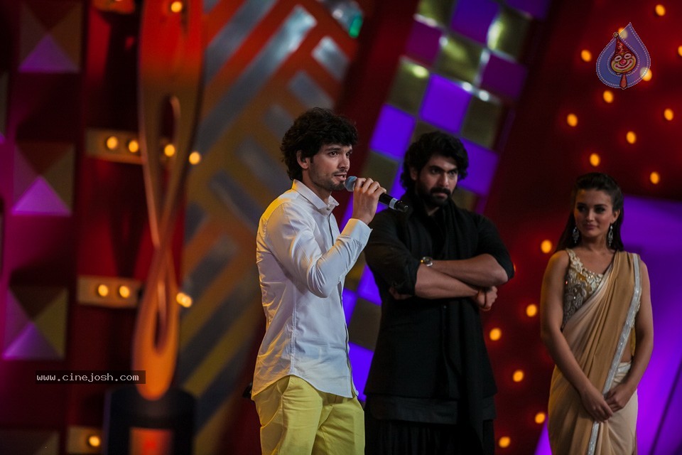 Stars at SIIMA 2013 Awards 02 - 94 / 204 photos