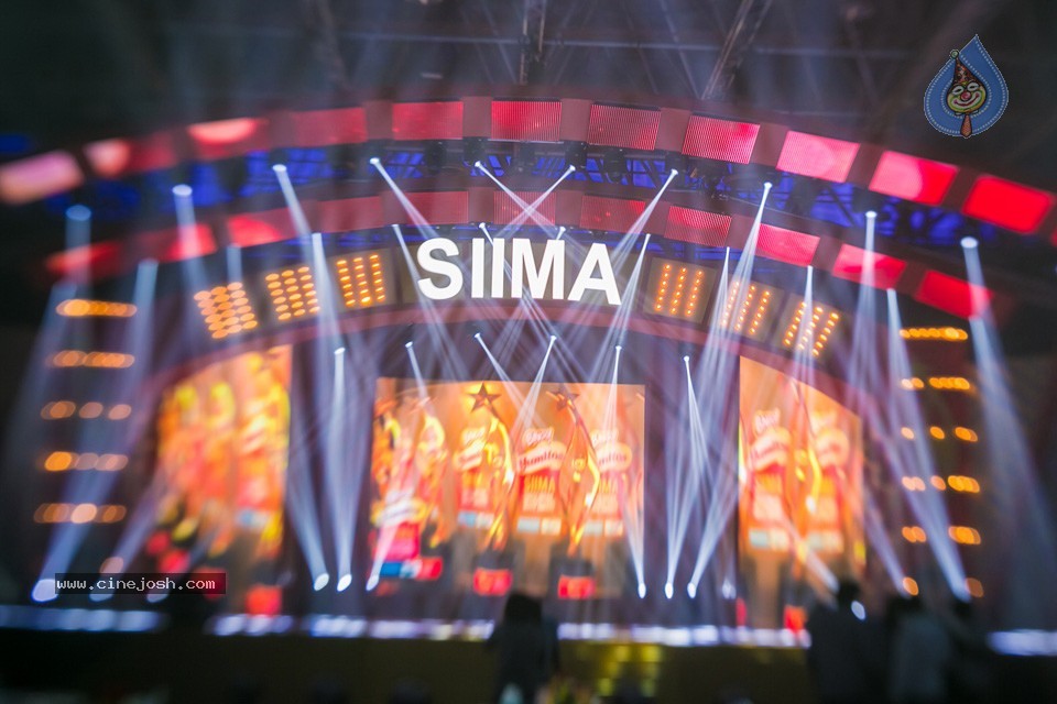 Stars at SIIMA 2013 Awards 02 - 96 / 204 photos