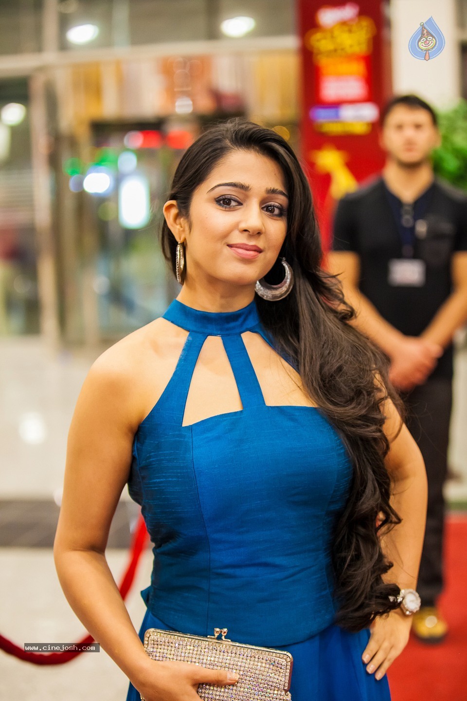 Stars at SIIMA 2013 Awards 01 - 22 / 100 photos