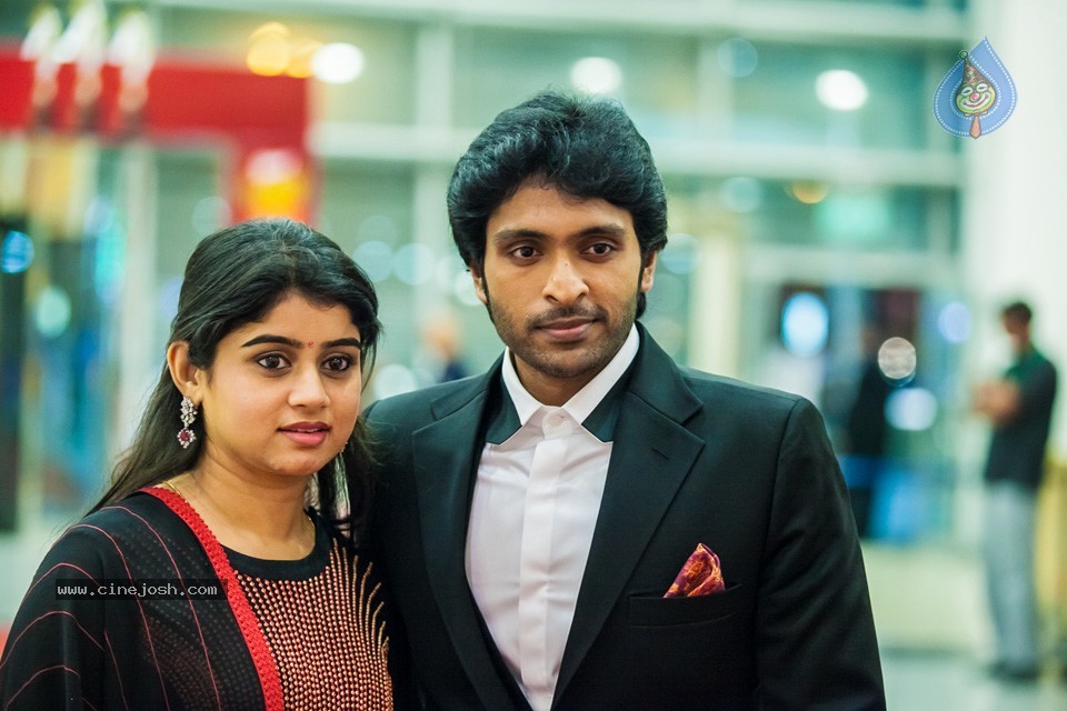 Stars at SIIMA 2013 Awards 01 - 27 / 100 photos