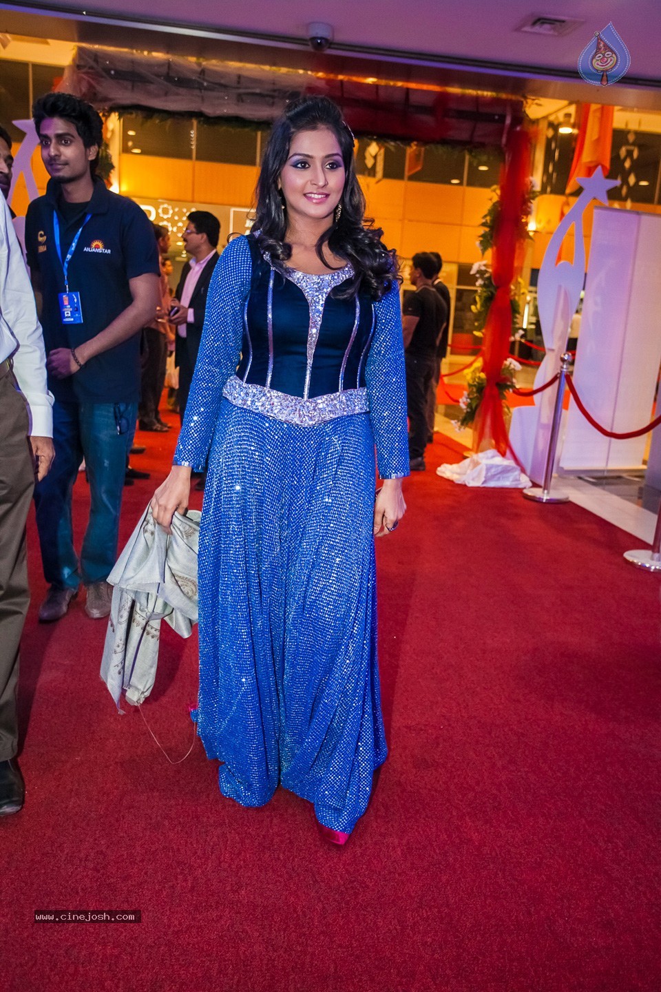 Stars at SIIMA 2013 Awards 01 - 97 / 100 photos