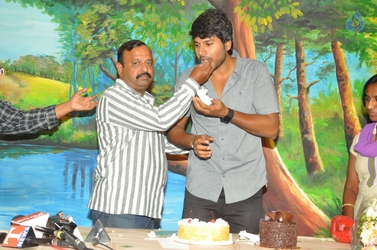 Sundeep Kishan Birthday Celebrations 2017 - 18 / 35 photos