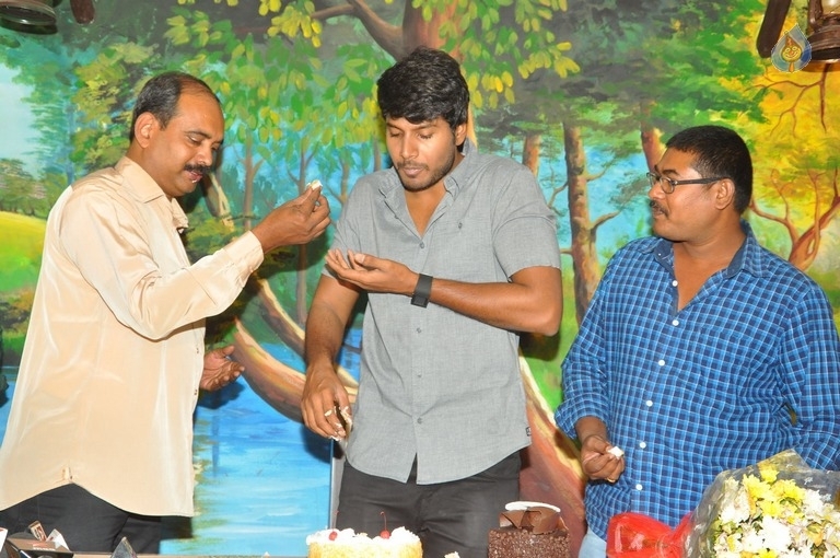 Sundeep Kishan Birthday Celebrations 2017 - 24 / 35 photos