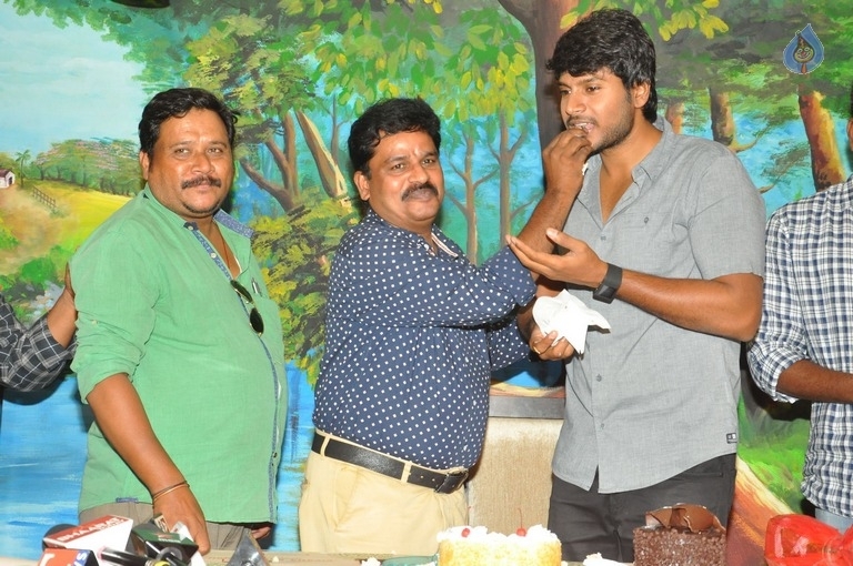 Sundeep Kishan Birthday Celebrations 2017 - 32 / 35 photos