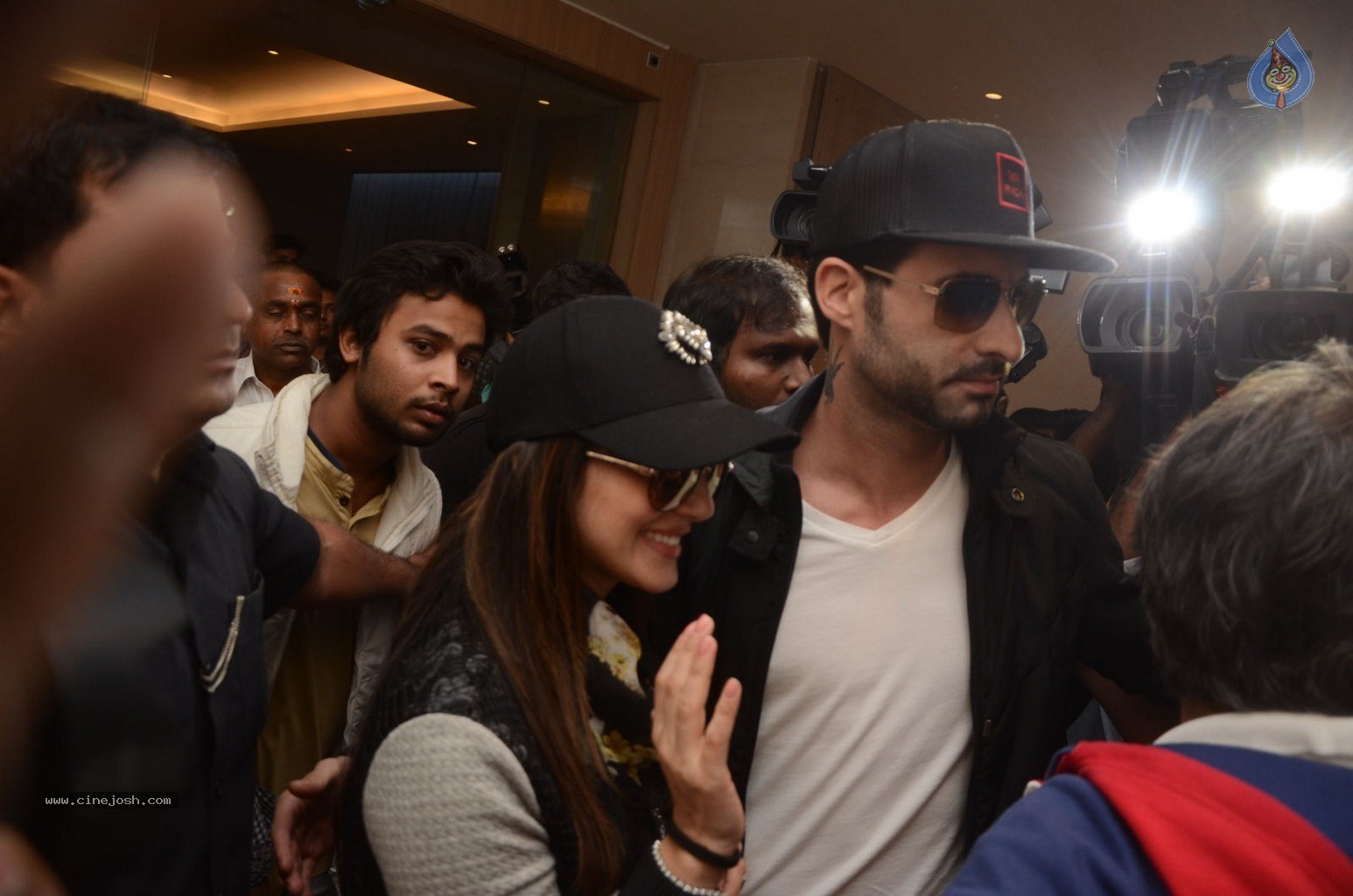 Sunny Leone Arrives Hyd for New Year Bash - 2 / 51 photos