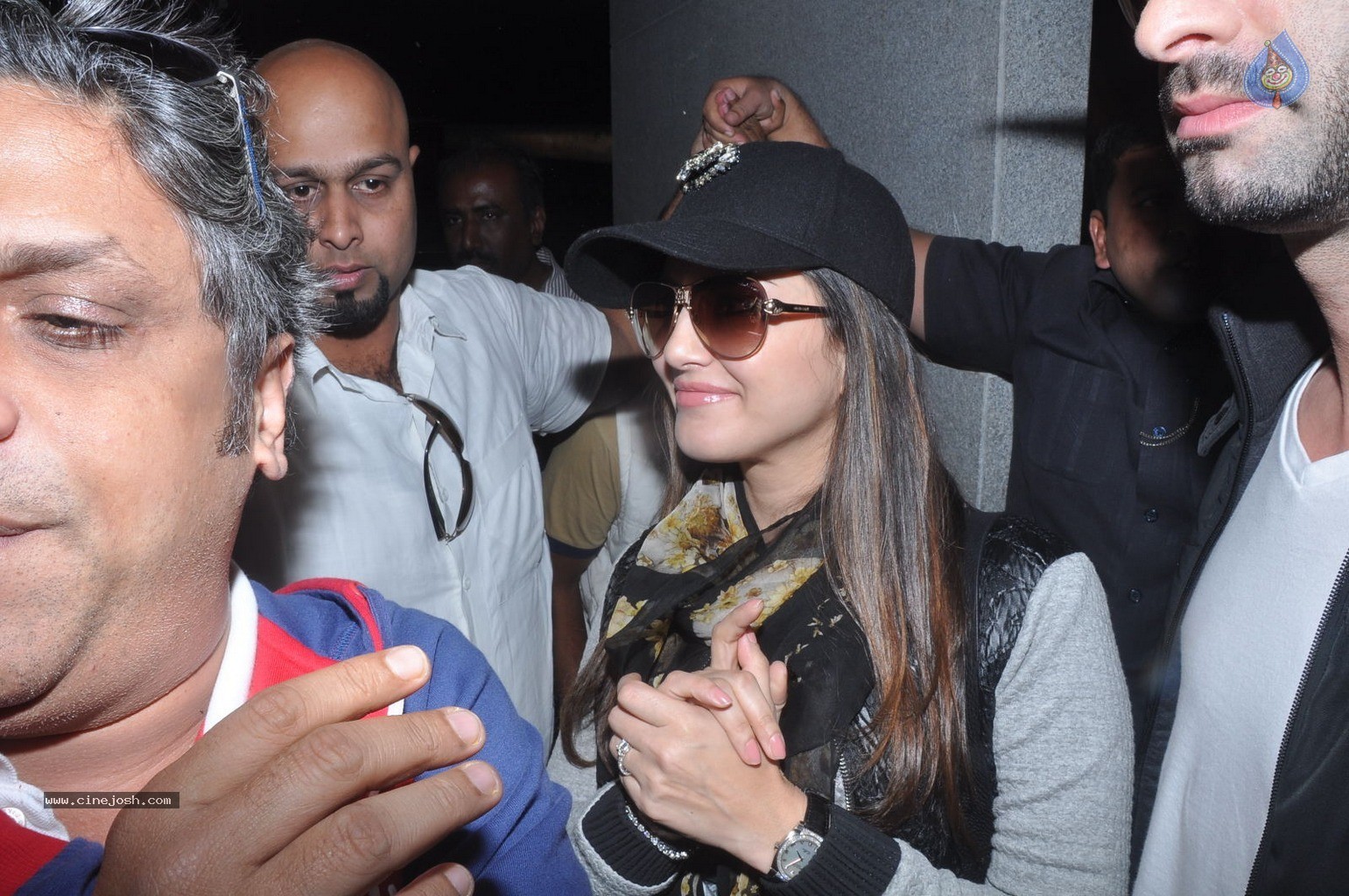 Sunny Leone Arrives Hyd for New Year Bash - 3 / 51 photos