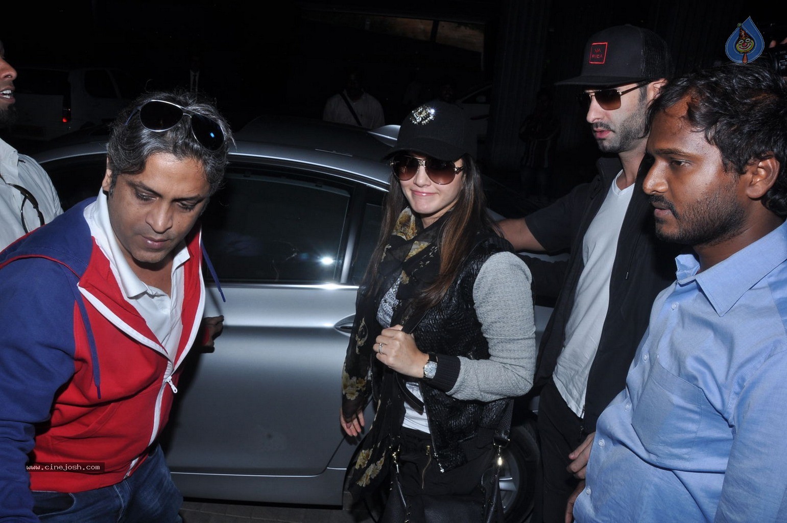 Sunny Leone Arrives Hyd for New Year Bash - 12 / 51 photos
