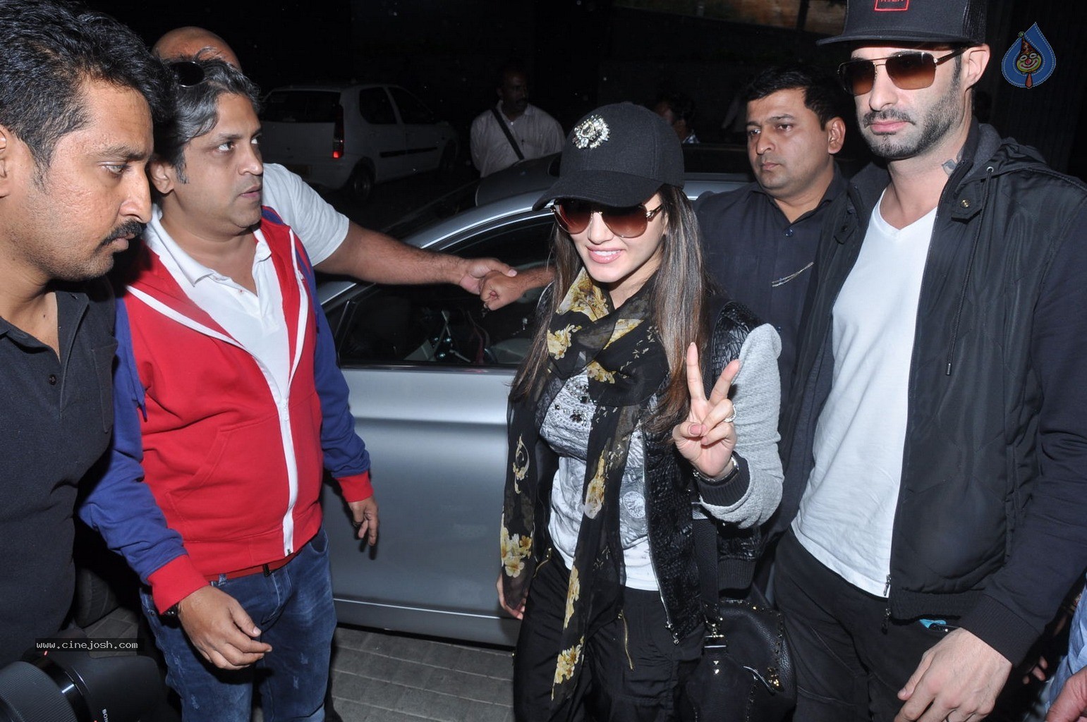 Sunny Leone Arrives Hyd for New Year Bash - 18 / 51 photos