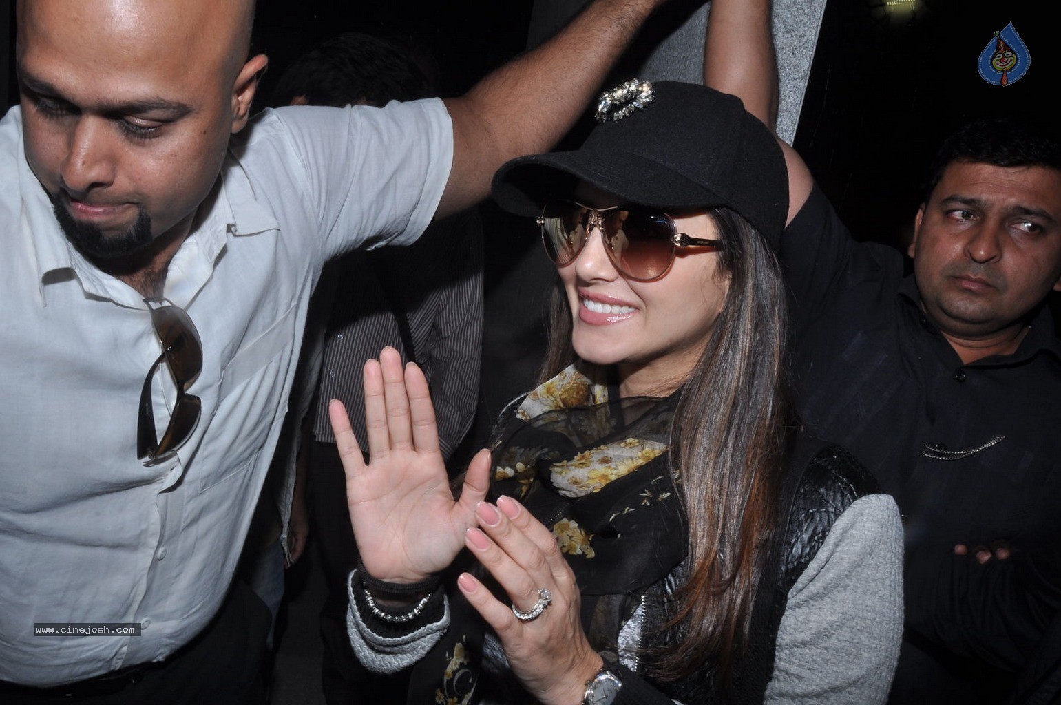Sunny Leone Arrives Hyd for New Year Bash - 27 / 51 photos