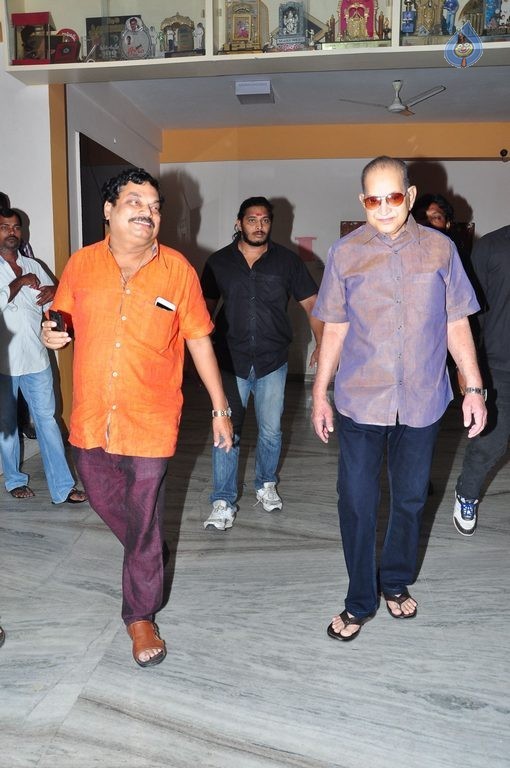 Super Star Krishna at Srimanthudu Screening  - 27 / 33 photos