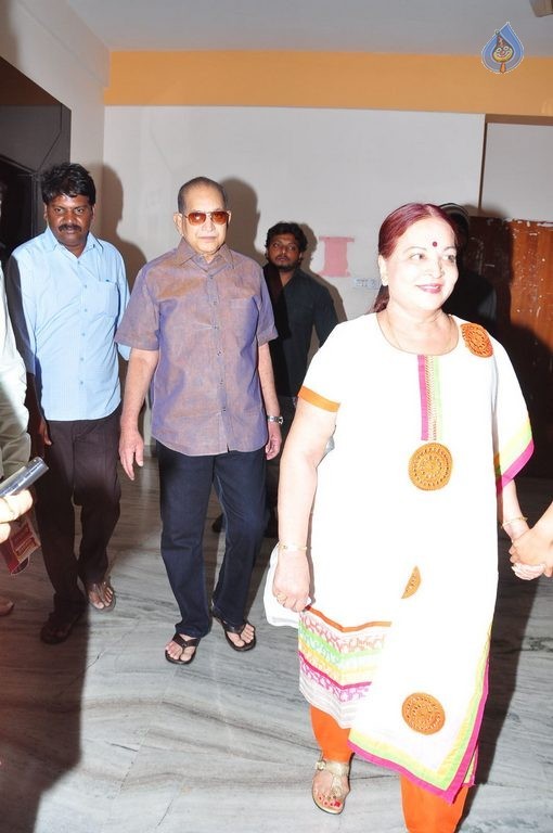 Super Star Krishna at Srimanthudu Screening  - 29 / 33 photos