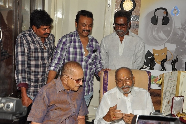 Super Star Krishna Meets Dadasaheb Phalke K Viswanath - 28 / 32 photos