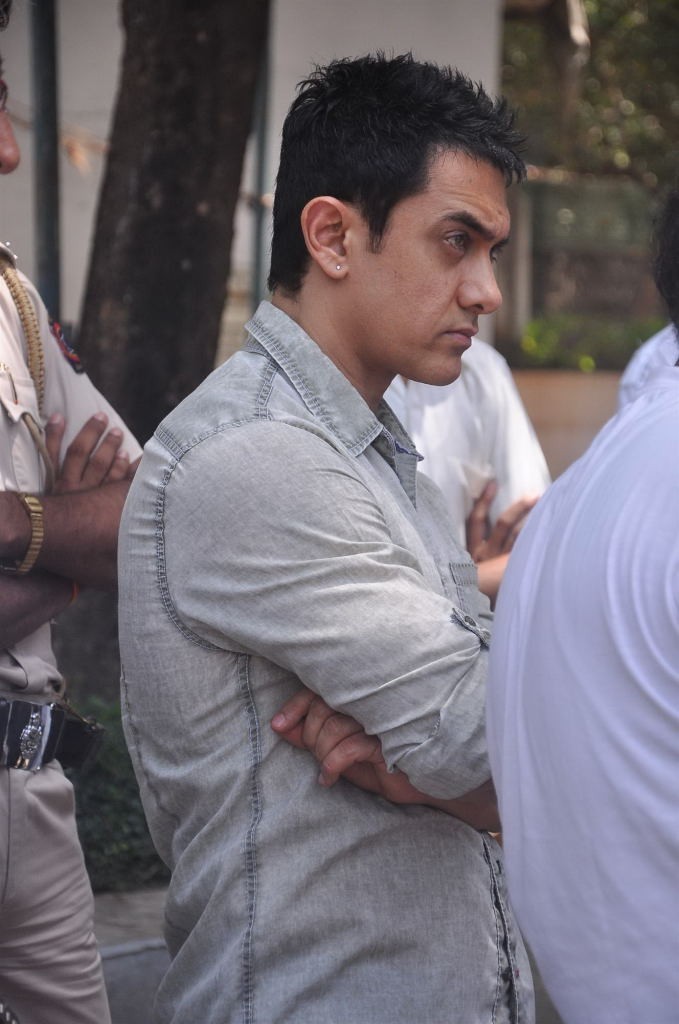 Suresh Hirani Anthima Yatra - 17 / 32 photos