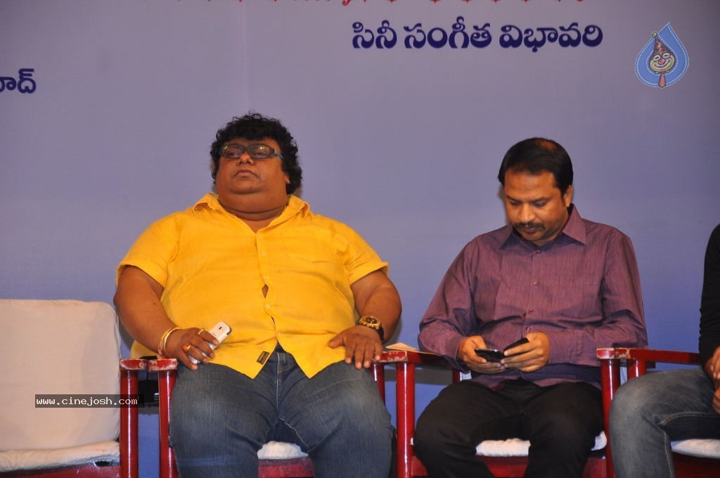 Swarnayuga Sangeeta Darsakulu Book Launch - 16 / 59 photos