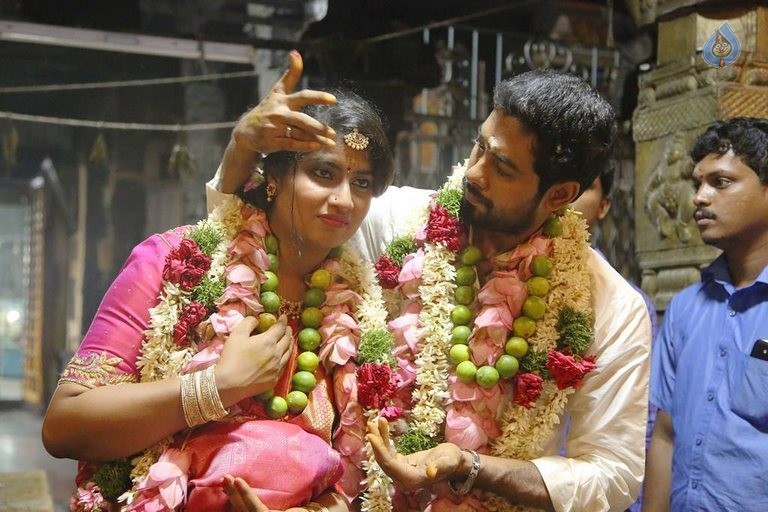Tamil Actor Aari Wedding Photos - 3 / 6 photos