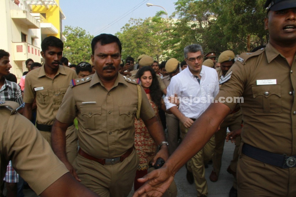 Tamil Celebrities Voting Photos - 13 / 108 photos