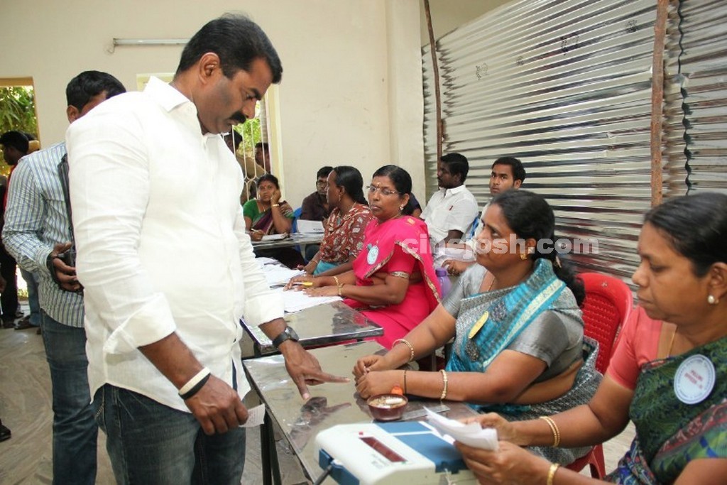 Tamil Celebrities Voting Photos - 41 / 108 photos