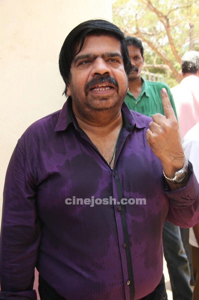 Tamil Celebrities Voting Photos - 47 / 108 photos