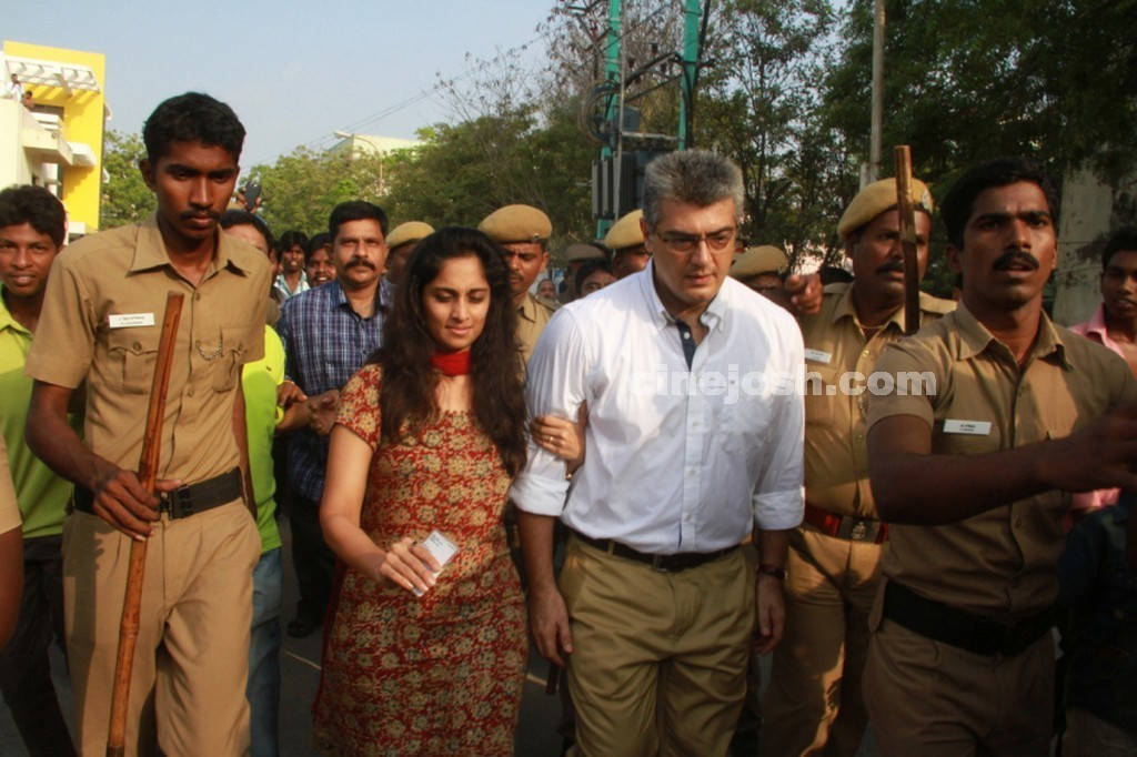 Tamil Celebrities Voting Photos - 91 / 108 photos