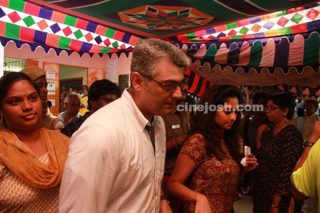 Tamil Celebrities Voting Photos - 96 / 108 photos