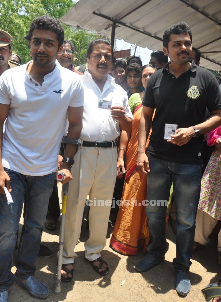 Tamil Celebrities Voting Photos - 100 / 108 photos