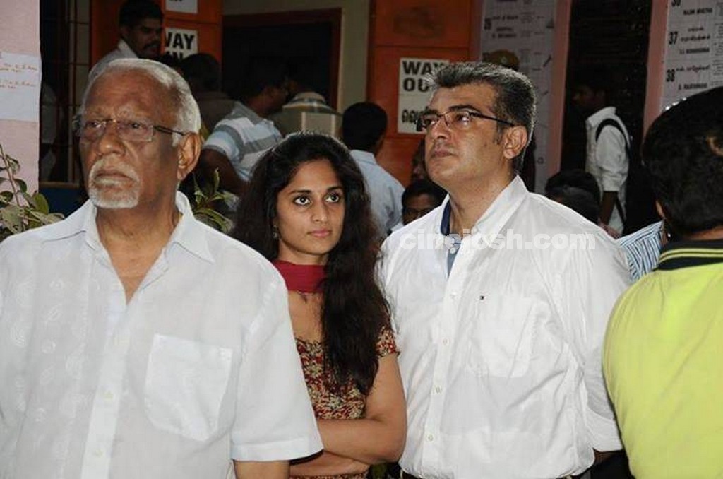 Tamil Celebrities Voting Photos - 104 / 108 photos