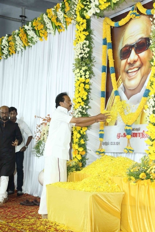 Tamil Film Industry Pays Homage To Kalaignar Karunanidhi - 3 / 20 photos