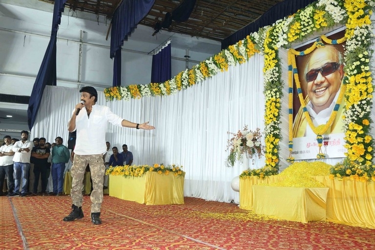 Tamil Film Industry Pays Homage To Kalaignar Karunanidhi - 8 / 20 photos