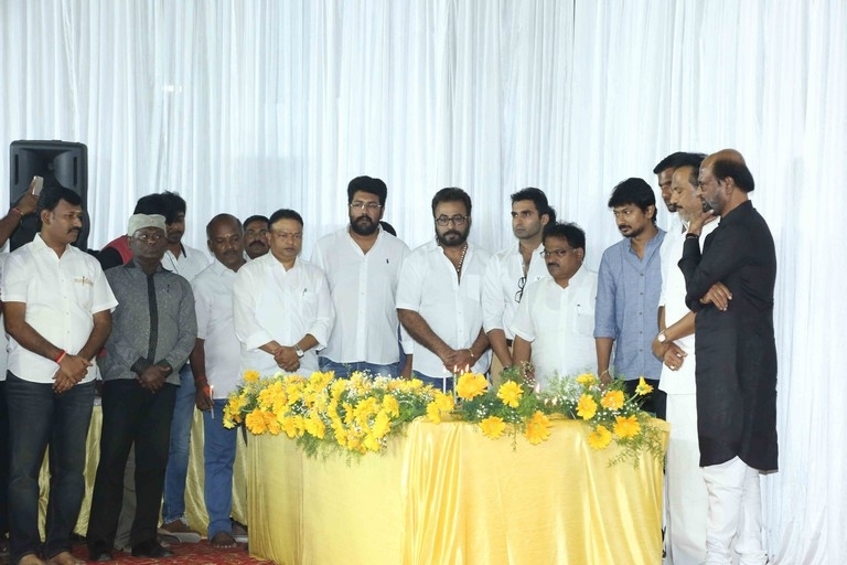 Tamil Film Industry Pays Homage To Kalaignar Karunanidhi - 17 / 20 photos
