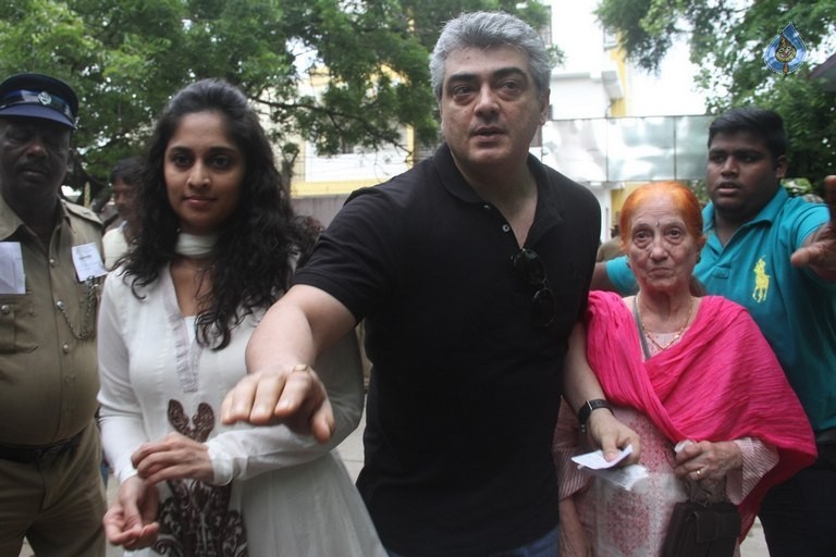 Tamil Nadu Assembly Election 2016 - 9 / 72 photos