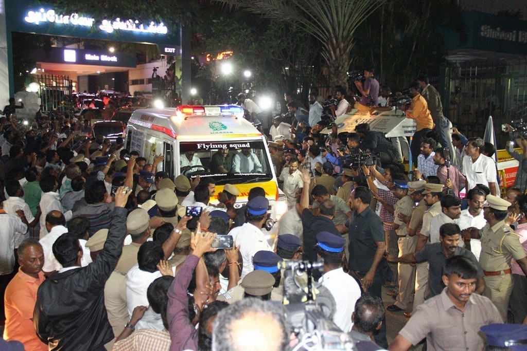 Tamil Nadu CM Jayalalithaa Final Journey Photos - 40 / 147 photos