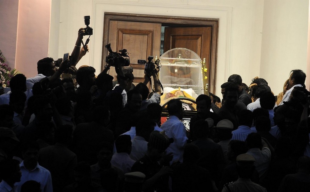 Tamil Nadu CM Jayalalithaa Final Journey Photos - 92 / 147 photos