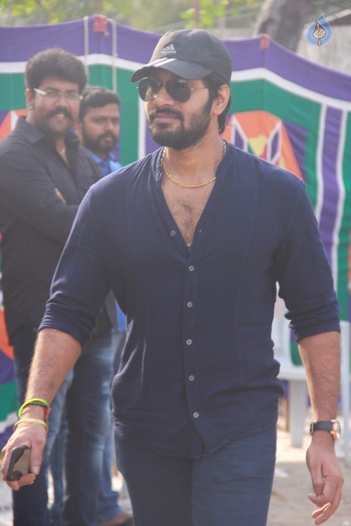Tamil Stars at Jallikattu Hunger Strike - 11 / 51 photos