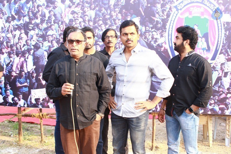 Tamil Stars at Jallikattu Hunger Strike - 16 / 51 photos