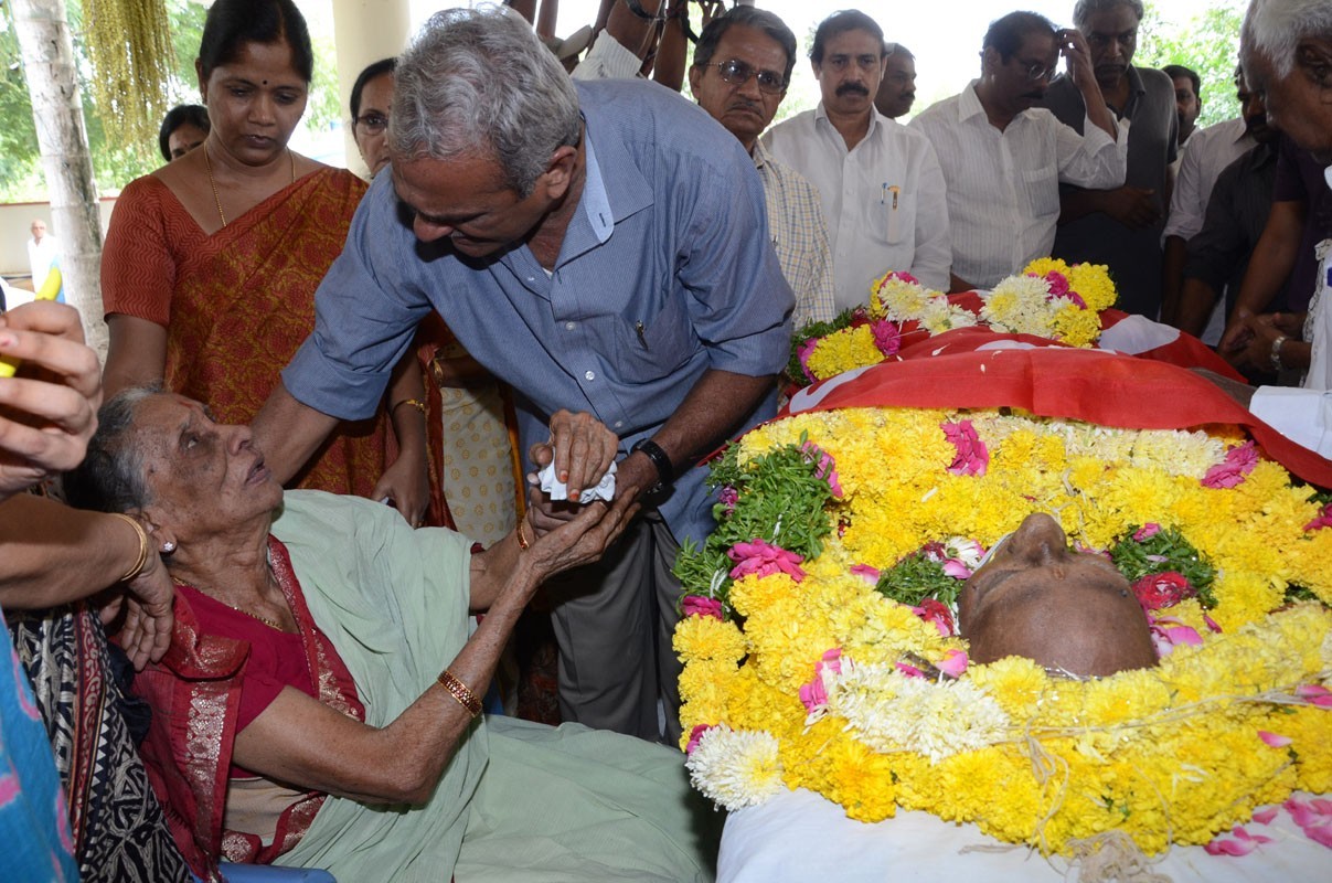 Tammareddy Krishnamurthy Condolence Photos - 11 / 25 photos