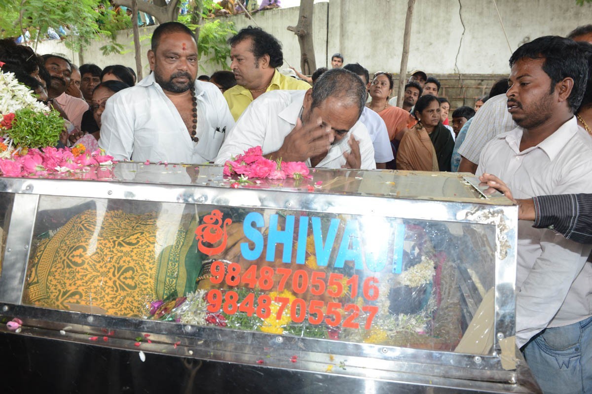 Telangana Sakuntala Condolences Photos - 32 / 55 photos
