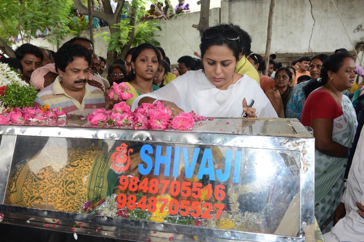 Telangana Sakuntala Condolences Photos - 41 / 55 photos