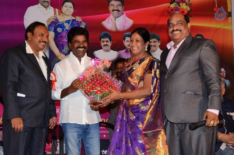 Telugu Cinema World Records Felicitation Press Meet - 25 / 42 photos