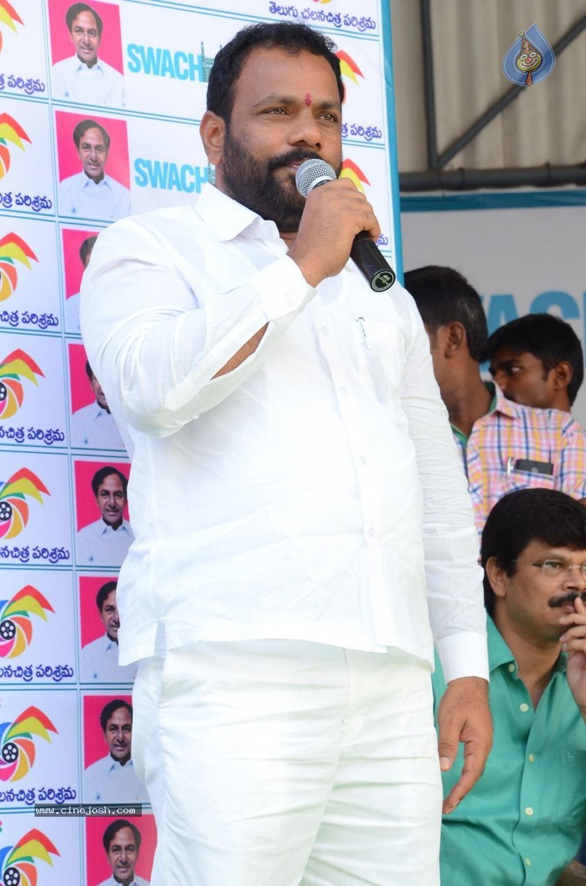 Telugu Film Industry Swachh Bharat Hyderabad 02 - 20 / 36 photos