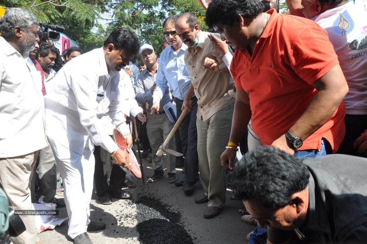 Telugu Film Industry Swachh Bharat Hyderabad 02 - 27 / 36 photos