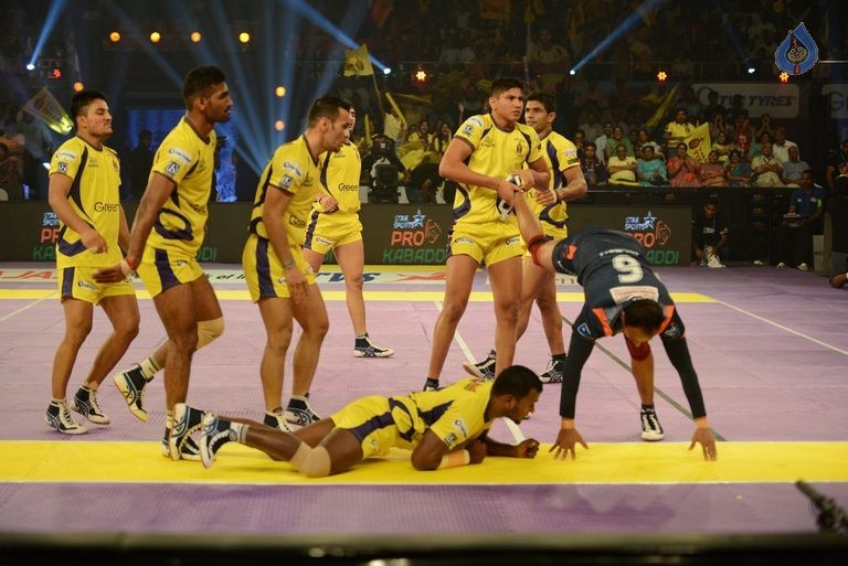 Telugu Titans Vs Bengal Warriors Kabaddi Match Photos - 9 / 78 photos