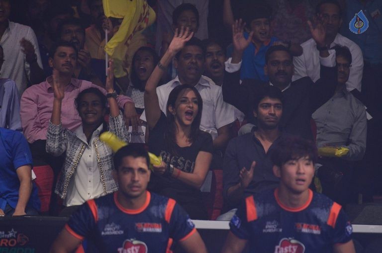 Telugu Titans Vs Bengal Warriors Kabaddi Match Photos - 13 / 78 photos
