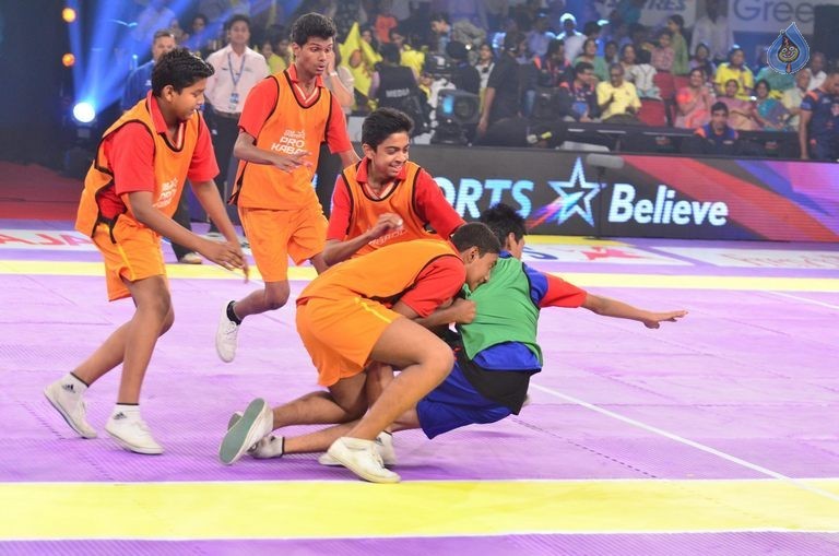 Telugu Titans Vs Bengal Warriors Kabaddi Match Photos - 29 / 78 photos