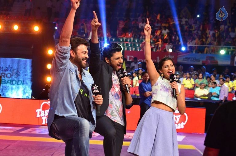 Telugu Titans Vs Bengal Warriors Kabaddi Match Photos - 30 / 78 photos