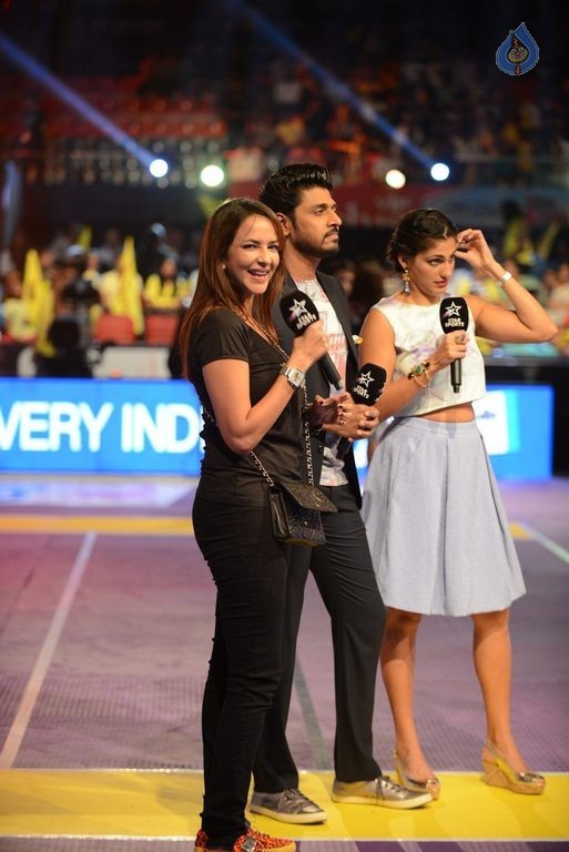 Telugu Titans Vs Bengal Warriors Kabaddi Match Photos - 31 / 78 photos