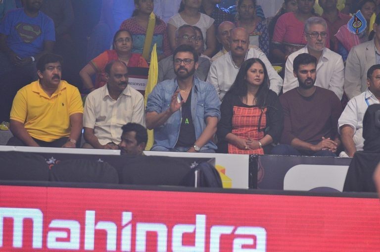 Telugu Titans Vs Bengal Warriors Kabaddi Match Photos - 33 / 78 photos