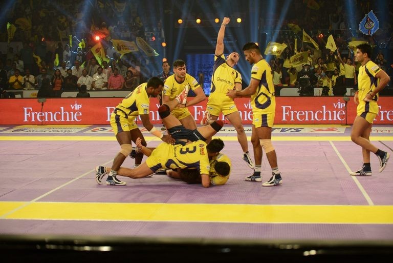 Telugu Titans Vs Bengal Warriors Kabaddi Match Photos - 35 / 78 photos