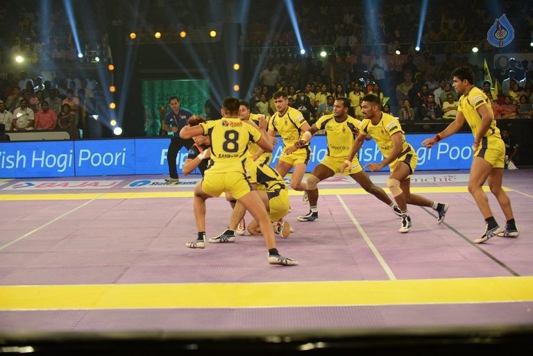 Telugu Titans Vs Bengal Warriors Kabaddi Match Photos - 37 / 78 photos
